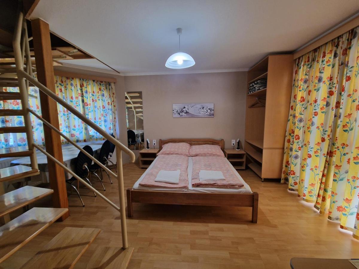 Villa Leticia Siófok Exteriör bild