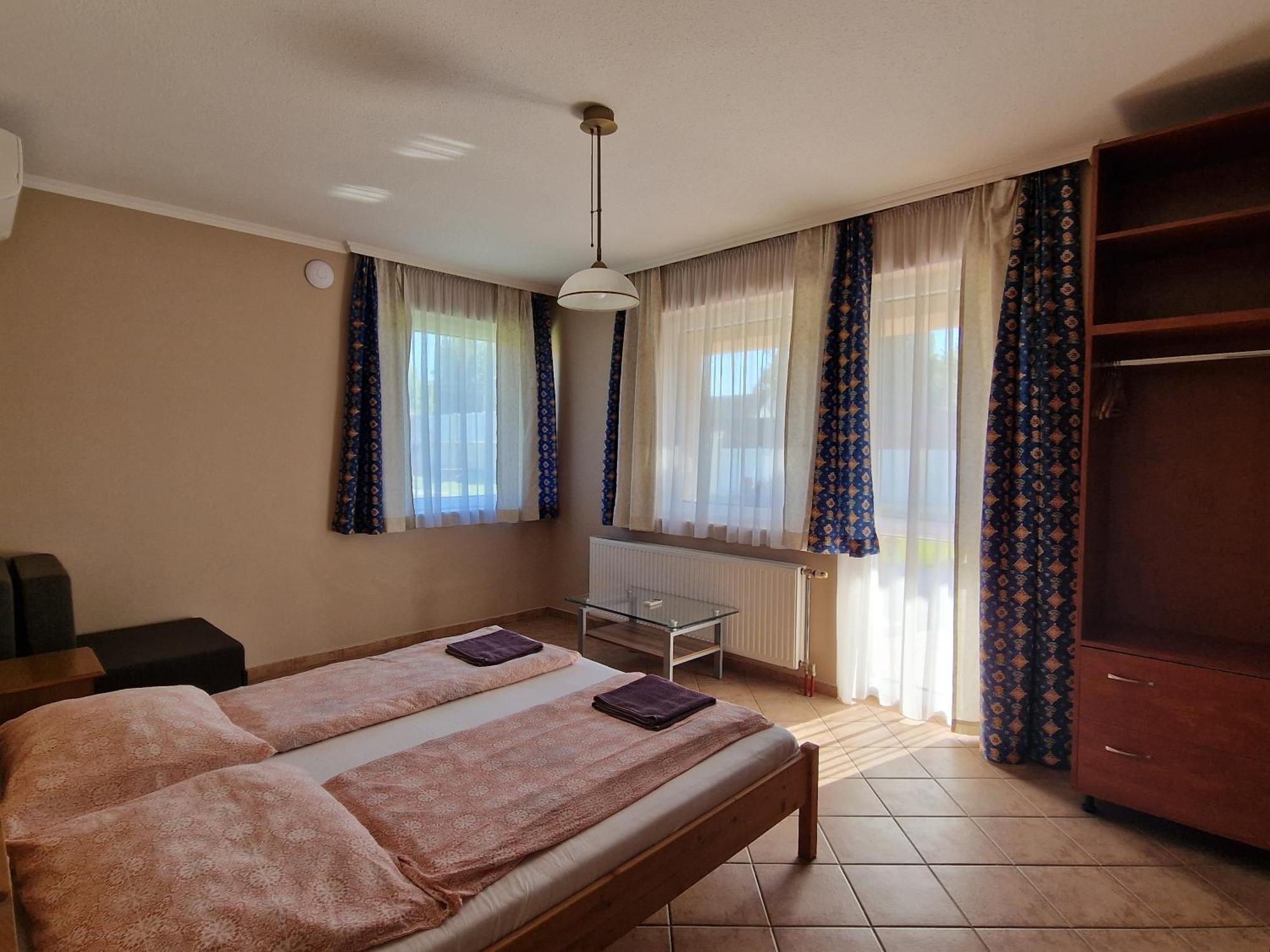Villa Leticia Siófok Exteriör bild