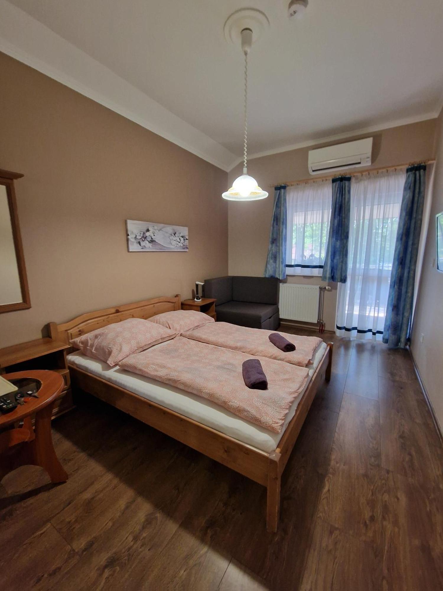 Villa Leticia Siófok Exteriör bild